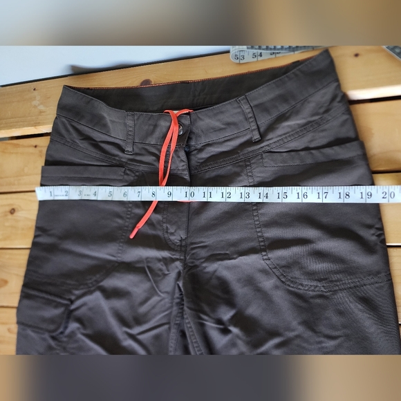 MEC Convertible Pants Size 8 - Picture 14 of 16